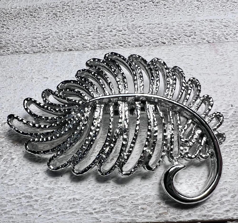 Vintage Signed Gerry’s Textured Silver Tone Fern Leaf Curled Stem Brooch Pin